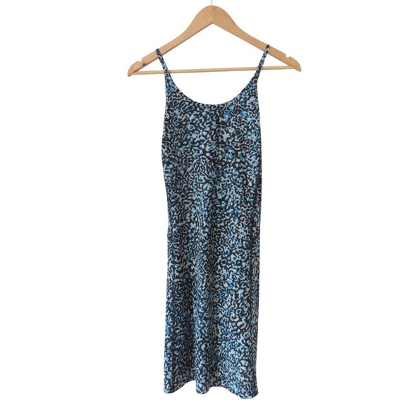 Athleta Robe Infinity Dress Size Small Blue Built In Shorts Stretch Lightweight - Picture 1 of 7
